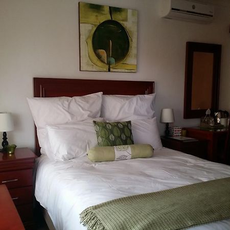 Alicia'S B&B Roodepoort Exterior photo