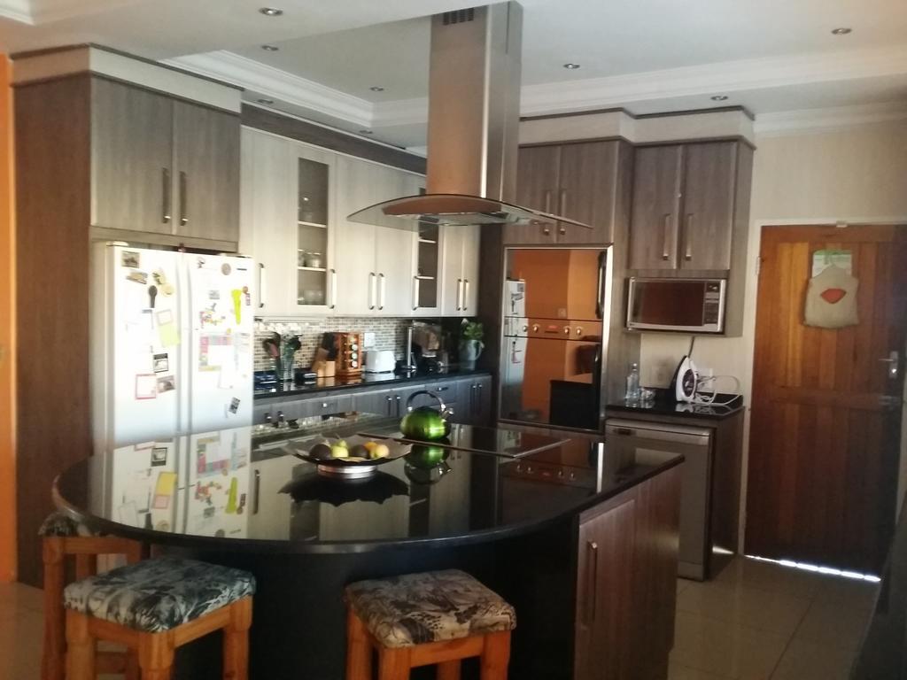 Alicia'S B&B Roodepoort Exterior photo