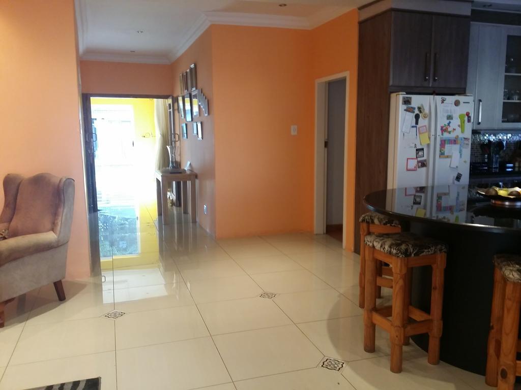 Alicia'S B&B Roodepoort Exterior photo